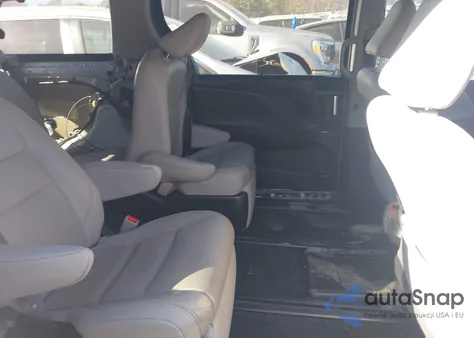 2016 Toyota Sienna Limited 7 Passenger z USA, uszkodzony, nr VIN 5TDYK3DC5GS727113